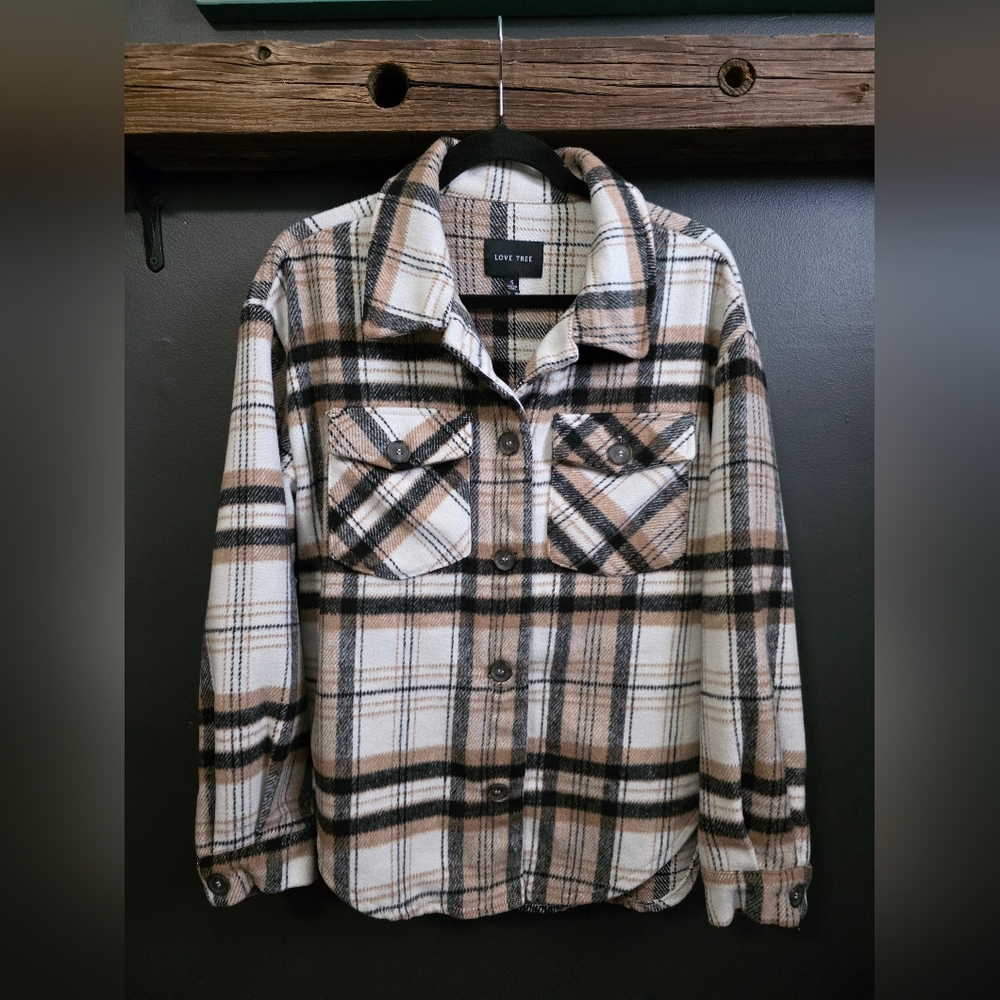 Women's Love Tree Brand Plaid Jacket in Black and Cream Size: oversized SMALL